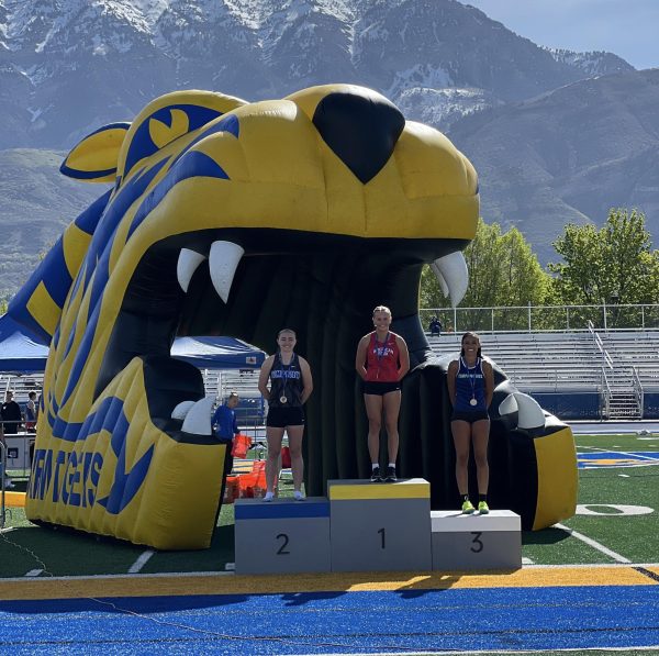 Spikes to Suits: Timpview Seniors Race before Rushing to Prom