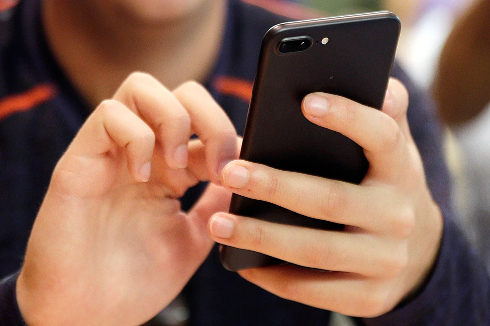 From Story to Scrolling: The Effect of Social Media on Journalism